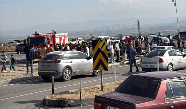 MHP'li vekilin konvoyunda kaza: 1 ölü, 4 yaralı