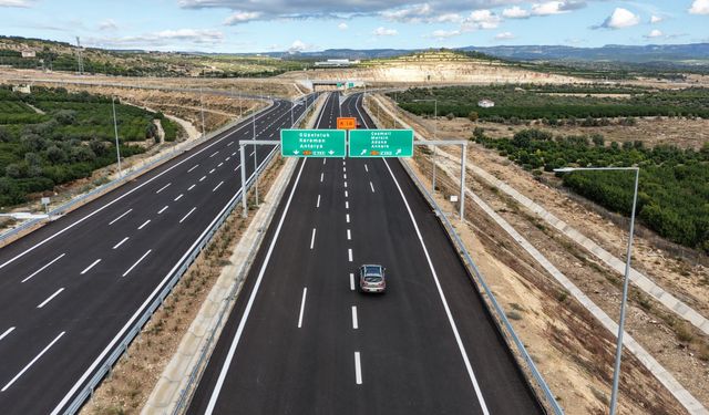 Mersin'de ulaşımı 18 dakikaya düşürecek otoyol açıldı