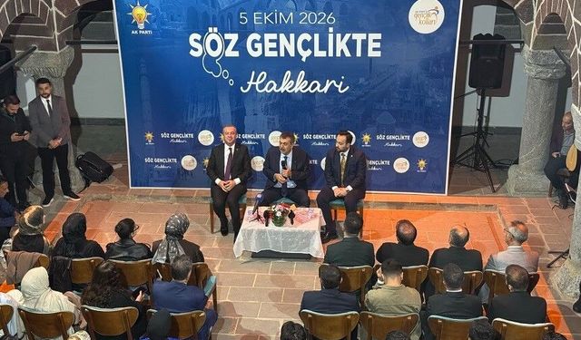 Bakan Tekin Hakkâri’de gençlerle bir araya geldi
