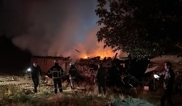 Bolu’da köy yangını paniğe neden oldu: Ev ve yapılar küle döndü