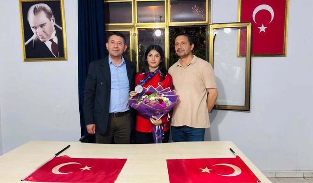 Fekeli milli güreşçi Damla Ünal’dan gümüş madalya