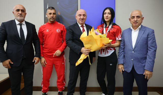 Darıca’da dünya şampiyonu Ezel Nur Karalar’a 4 altın