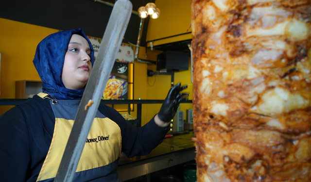 15 yaşında komiydi, 20 yaşında döner ustası oldu