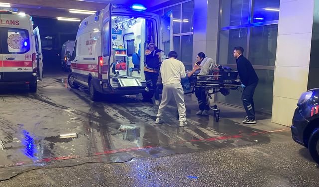 Karaman'da parkta bıçaklar çekildi: İki gencin durumu ağır