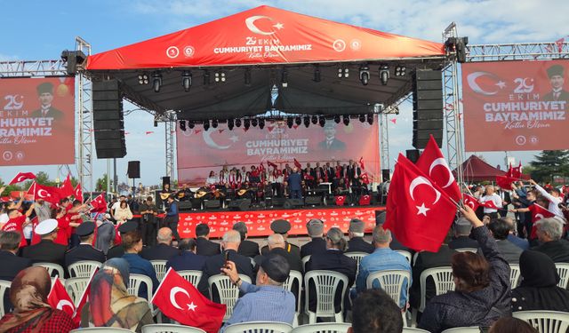 Samsun’da binlerce kişi 1919 metrelik bayrakla yürüdü