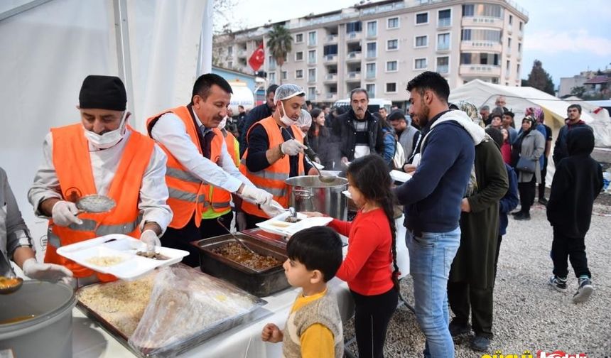 Altındağ Belediyesi'nden depremzedelere iftar yemeği