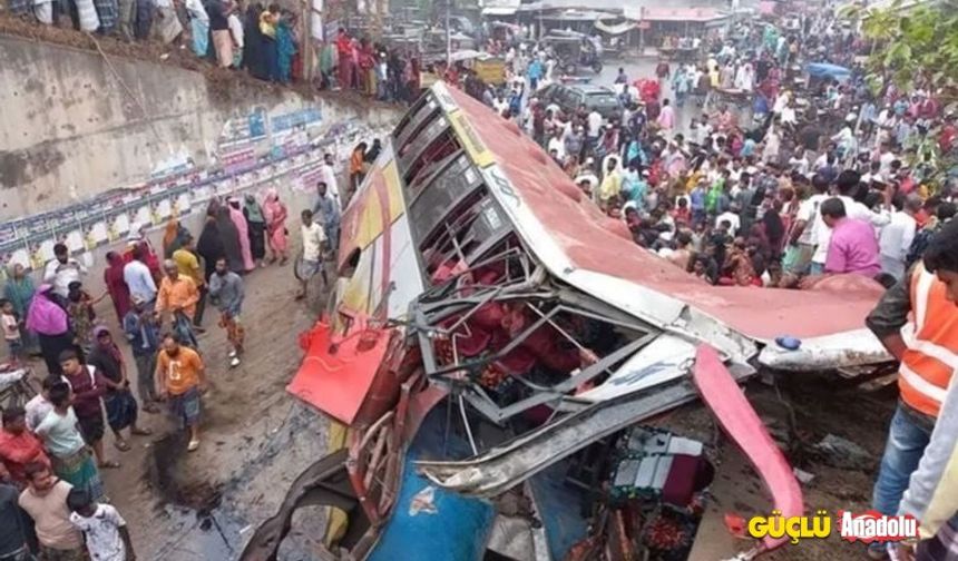 SON DAKİKA - Bangladeş’te otobüs kazası oldu