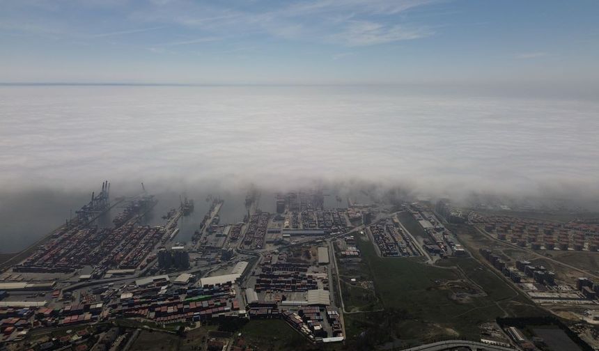 İstanbul'u etkisi altına alan sis böyle görüntülendi