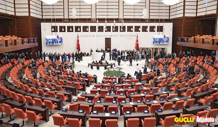 TBMM'nin yeni dönem açılışında HDP/YSP'li vekiller İstiklal Marşı'nı okumadı