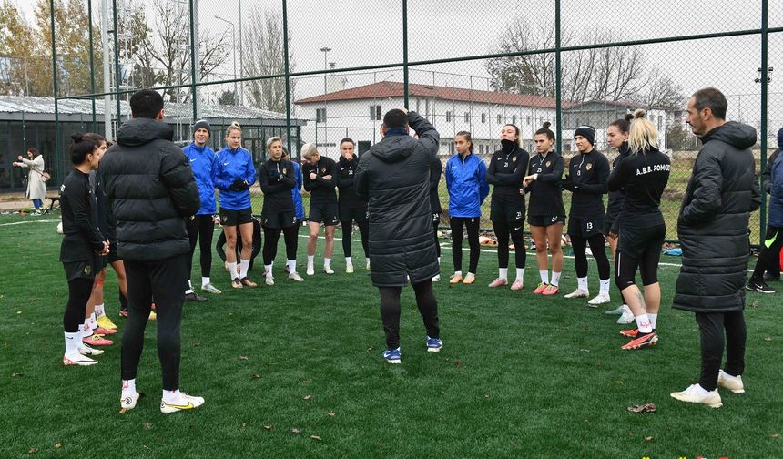 Şampiyon Fomgetli futbolculardan Başkentli taraftara çağrı