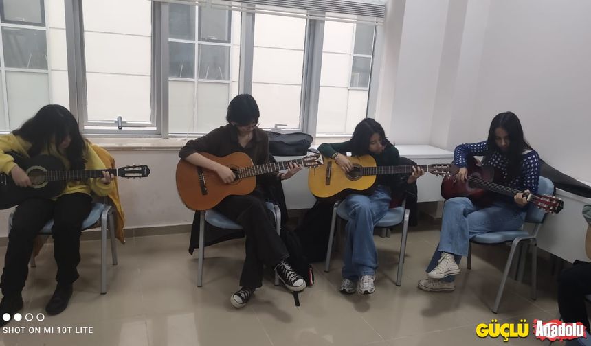 Sincan Belediyesi gitar kursu müzik tutkunlarını ağırlıyor