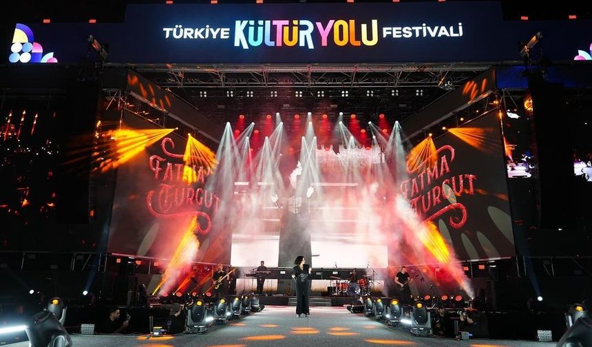 Adanalılar Fatma Turgut konseri ile coştu!