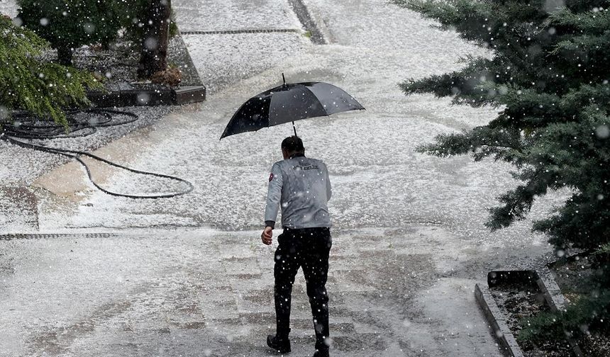 Ankara’da dolu etkili oldu: Vatandaşlar zor anlar yaşadı!