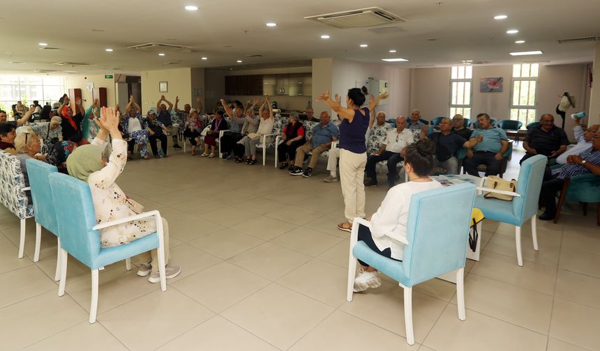 Yenimahalle'de İkinci Bahar sakinlerine 'Sağlıklı Yaşlanma ve Bağımlılık' semineri