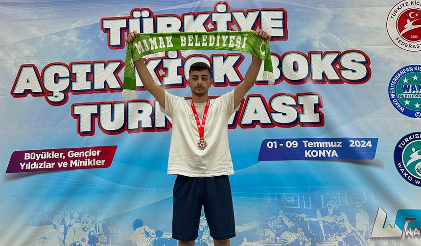 Mamak'lı kickboksçu Türkiye ikincisi oldu!