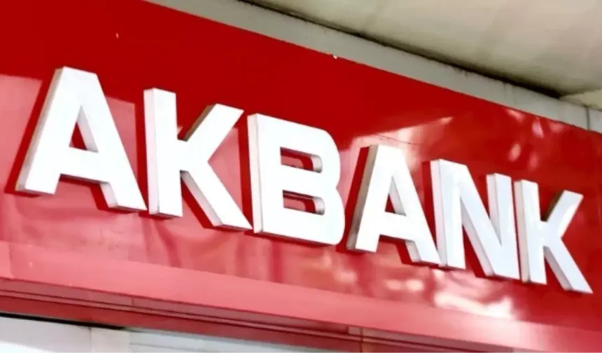 Akbank, üniversitelilere destek olmaya devam ediyor