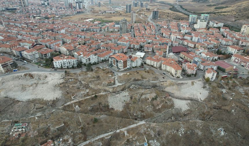 Ankara'da heyelan riski mahalle sakinlerini tedirgin ediyor