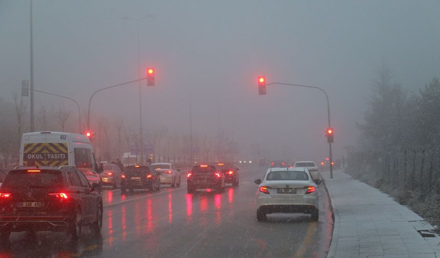 Ankara’da gece buzlanması kazalara yol açtı