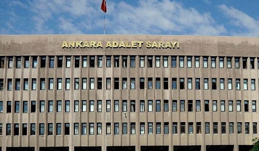 Ahmet Davutoğlu Ankara Adliyesi’ne geldi