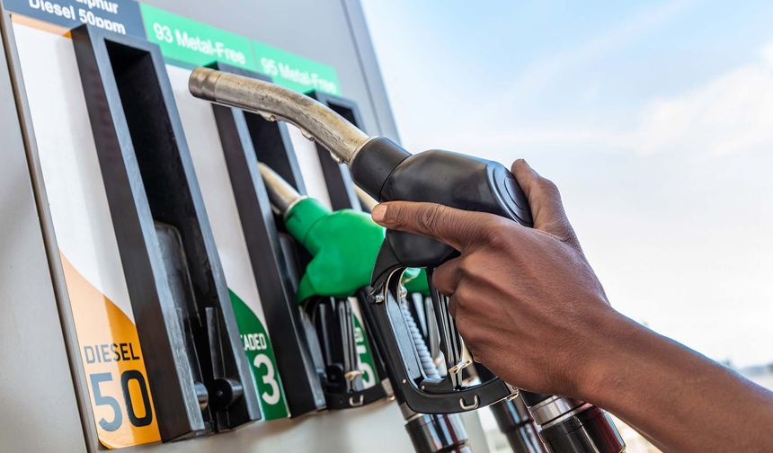 Benzine gece yarısı zammı! Büyükşehirlerde 56 TL aşıldı