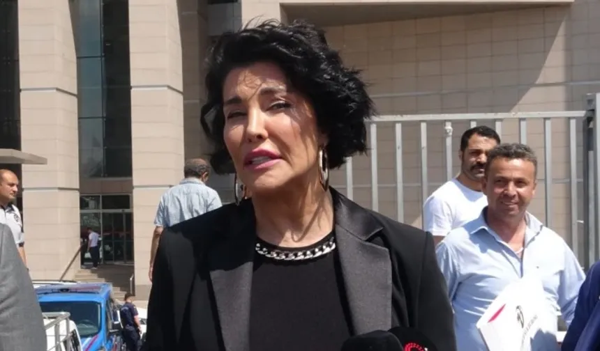 Eski manken Deniz Akkaya'ya hakime hakaretten hapis cezası