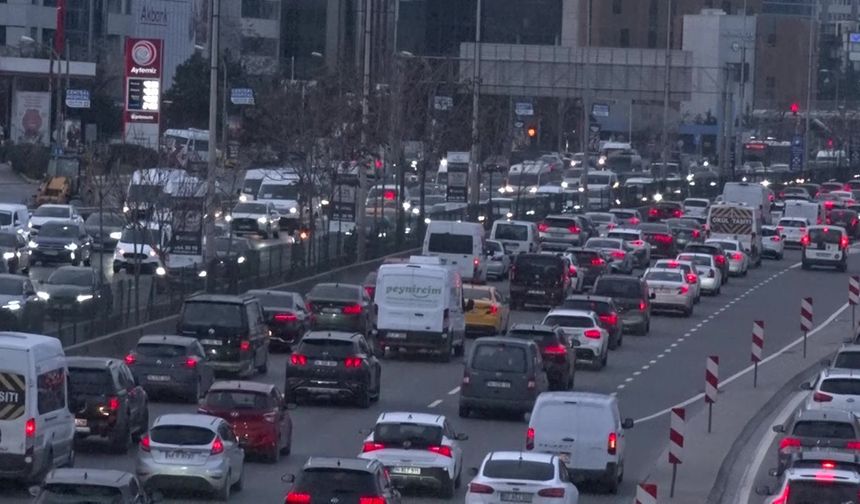 İstanbul’da trafik yoğunluğu yüzde 76’ya çıktı!