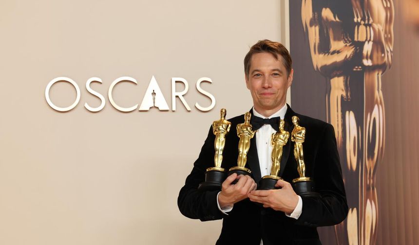 En İyi Yönetmen: Sean Baker
Sean Baker, "Anora" filmiyle En İyi Yönetmen ödülünü kazandı. Baker, ödül konuşmasında bağımsız sinemanın gücüne ve önemine değindi.