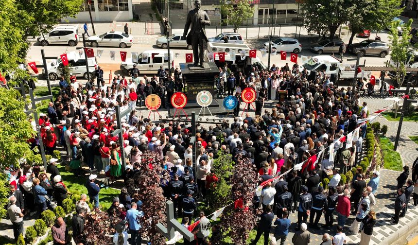 Etimesgut’ta 19 Mayıs coşkusu Cumhuriyet Meydanı’nda