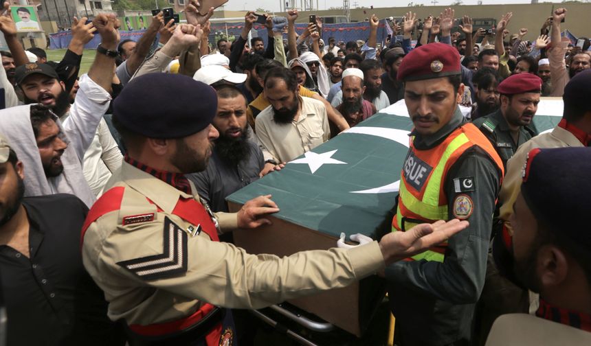 Pakistan, Hindistan’a misilleme için orduya yetki verdi