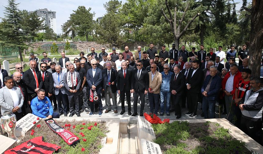 Gençlerbirliği, İlhan Cavcav'ın mezarını ziyaret etti
