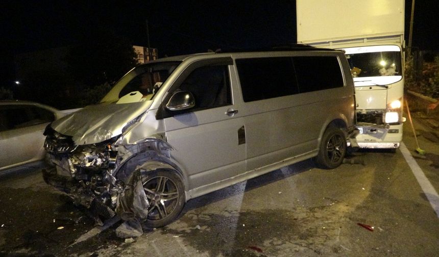 Manavgat’ta 5 araçlı zincirleme kaza!