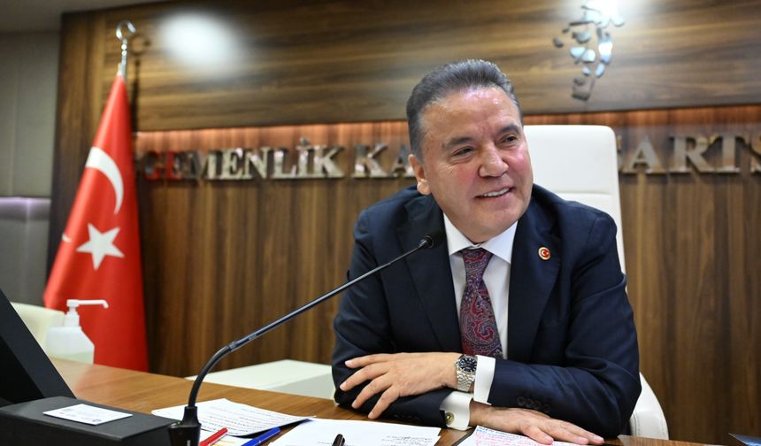 Muhittin Böcek'ten Antalyalılara mesaj: Görevimin başındayım