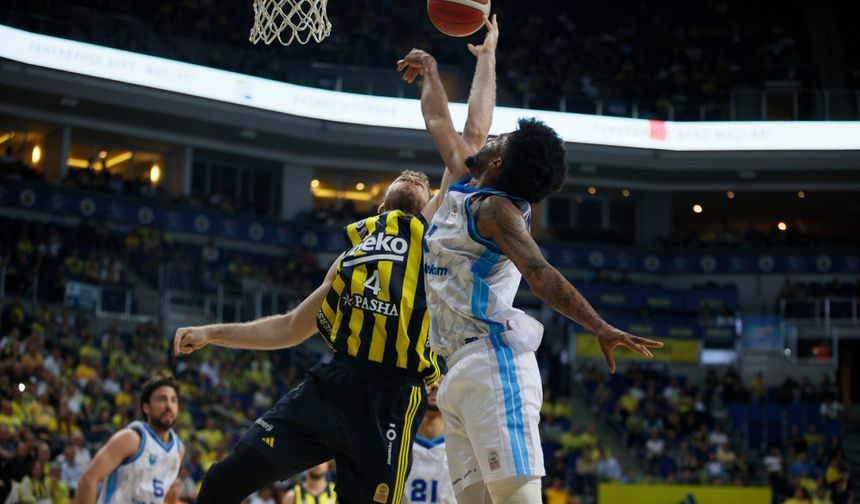 Fenerbahçe, Türk Telekom’u farklı geçti: Seride 1-0 önde