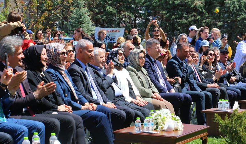 Ankara’da özel gereksinimli bireyler sanat ve sporla buluştu