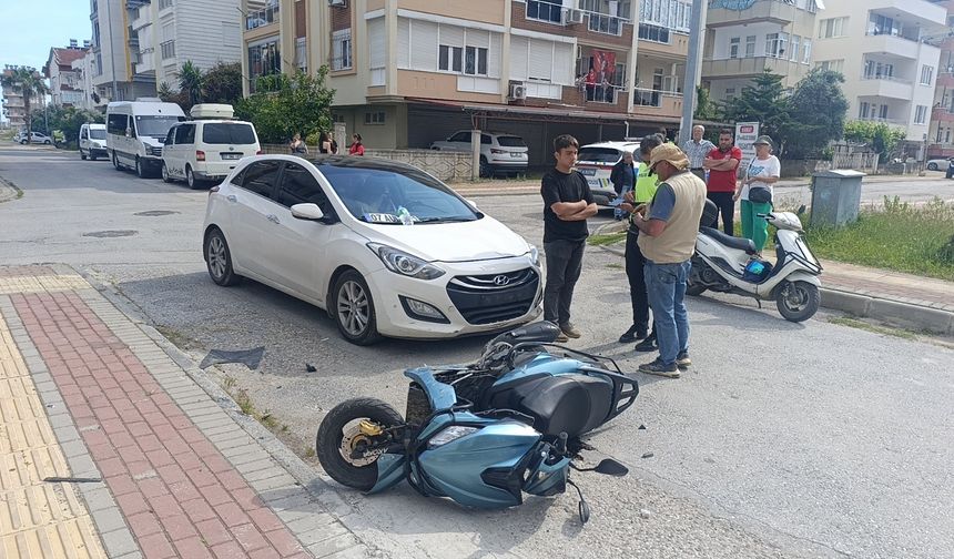 Motosiklet sürücüsü kavşakta havada taklalar attı!