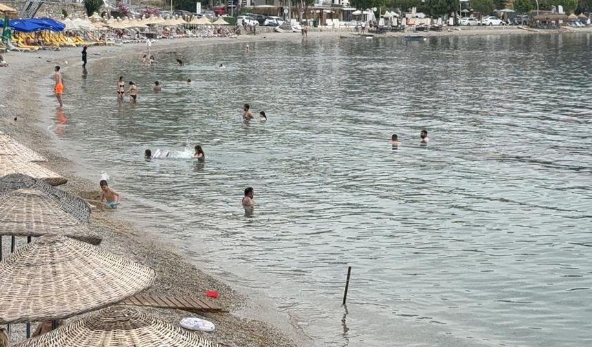 Havaların ısınmasıyla yerli ve yabancı turistler sahillere akın etti!