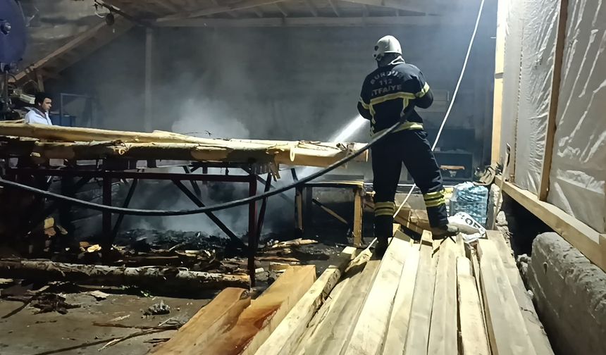 Burdur’da atölye yangını!