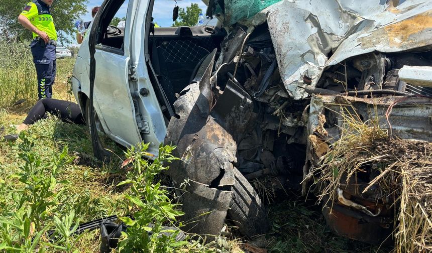 Bursa'da otomobil zeytinliğe uçtu, 3 yaralı!