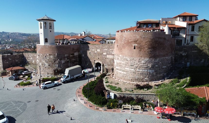 Ankara Kalesi’ne özel restorasyon: Sur çatlakları onarıldı
