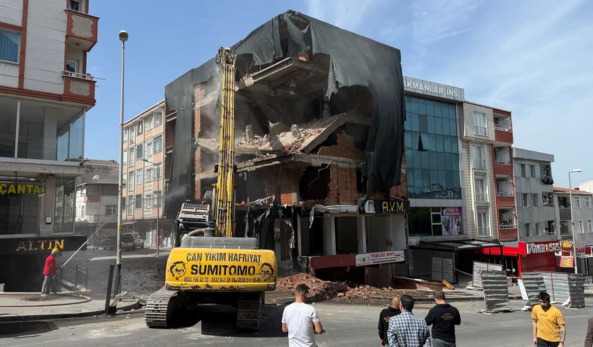 Deprem kabininde gerilim dolu test!