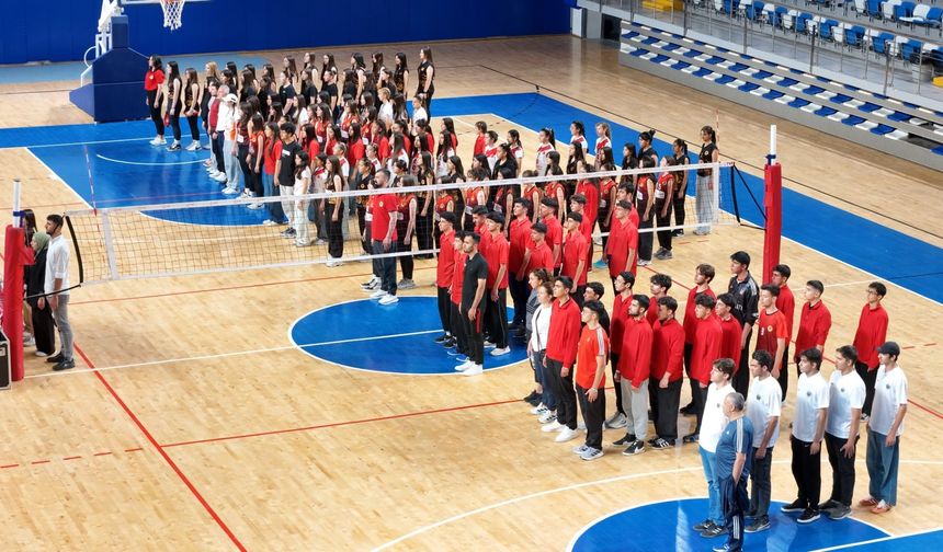 Malatya'da voleybolda kupalar sahibini buldu