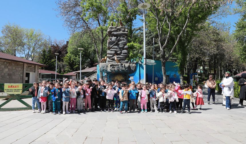 Keçiören’de minikler evcil hayvan parkında buluştu