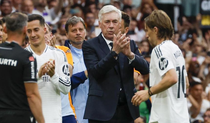 Ancelotti ve Modric, Real Madrid'e veda etti!