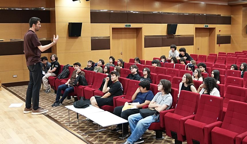 Antalya'da lise öğrencilerinden fikir yarışması!