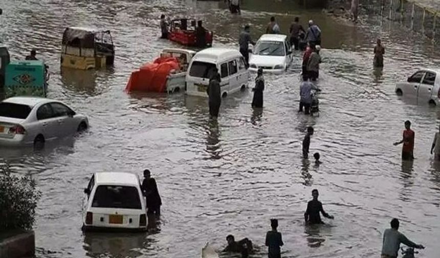 Pakistan’da etkili olan fırtınada can kaybı artıyor!