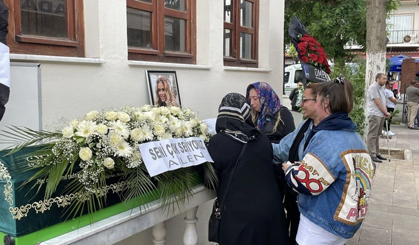 Şarkıcı Şimal’e Kuşadası’nda gözyaşlarıyla son veda...