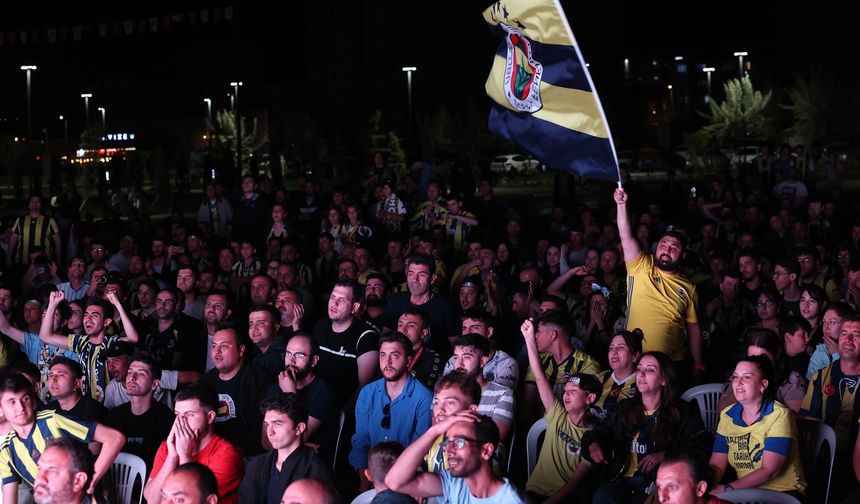 Fenerbahçe Zaferi Sincan’da dev ekranda kutlandı