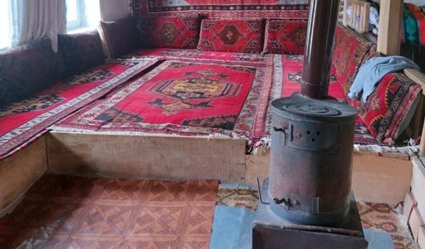 Divriği’de akılalmaz hırsızlık: Duvarı delip girdiler!