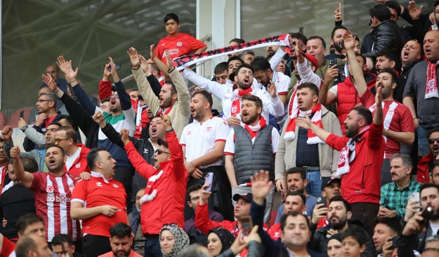 Sivassporlu taraftarlar takımlarını yalnız bırakmadı!