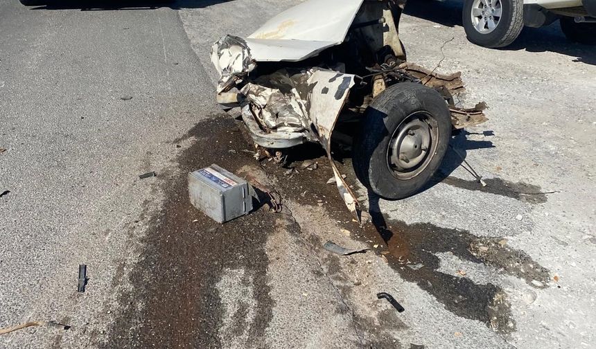 Yatağan’da trafik kazası: Otomobil ikiye ayrıldı!